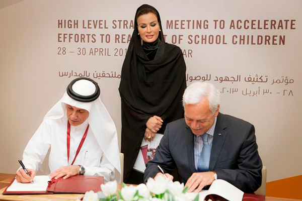 Marcio Barbosa, HH Sheikha Moza bint Nasser and Akbar Al-Baker cooperation agreement EAC and Qatar Airways.