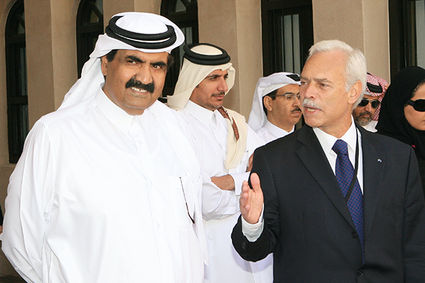 Marcio Barbosa and HH Sheikh Hamad bin Khalifa Al-Thani, Emir of Qatar at Katara Cultural Village.