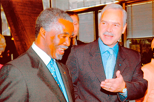 Marcio Barbosa and President Thabo-Mbeki of South Africa at UNESCO.