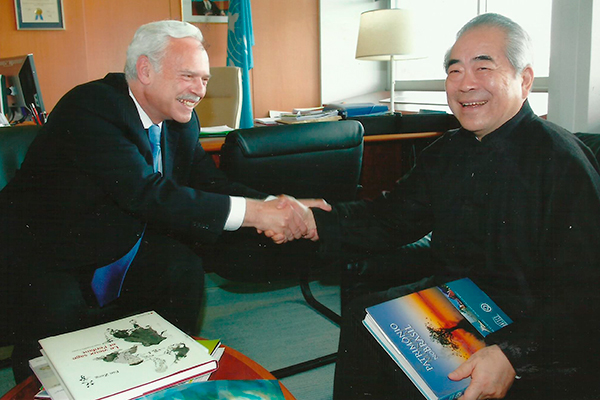 Marcio Barbosa and Professor Fan Zeng at UNESCO