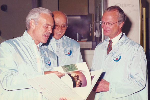 Marcio Barbosa with King Carl Gustaf at INPE, Brazil.